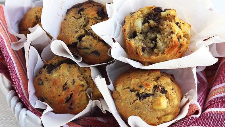 Apple, oat, cranberry and chocolate muffins recipe | Live Better
